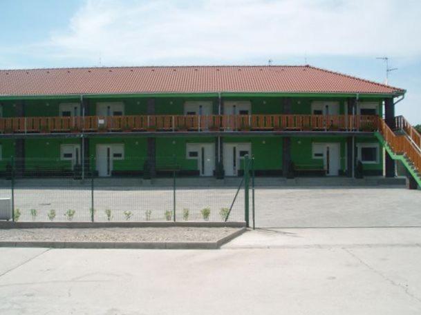 Apartman Taktik Veľký Meder Exterior foto