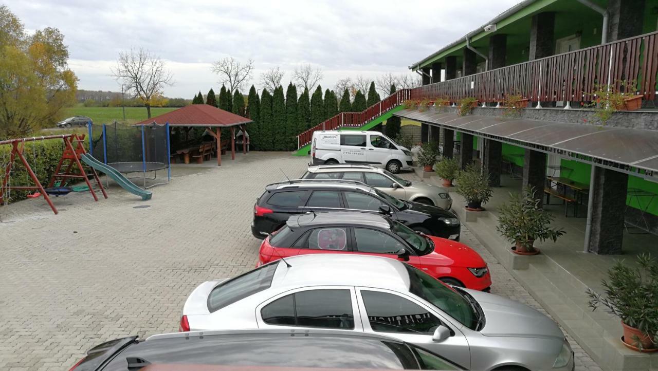 Apartman Taktik Veľký Meder Exterior foto